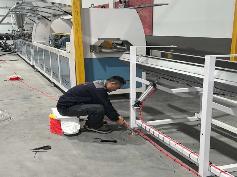 WPC ထုတ်လုပ်မှုလိုင်းသည် ကနေဒါ၊ Quebec တွင် တည်ငြိမ်သော လည်ပတ်မှုကို ရရှိသည်။