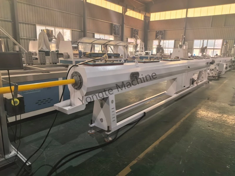 PE pipe extrusion line တွင် vacuum tank နှင့် spray tank နှစ်ခုလုံးသည် အဘယ်ကြောင့် မရှိမဖြစ်လိုအပ်သနည်း။