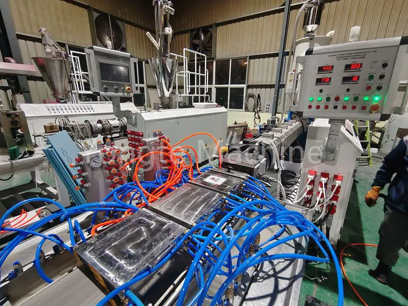 ပလပ်စတစ် သစ်သား Extrusion Line