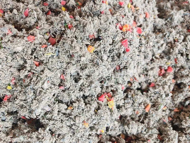 အမှိုက်အဝတ်အစားများနှင့် ပလတ်စတစ်ပေါင်းစပ်စက်ကို ပြန်လည်အသုံးပြုခြင်း။