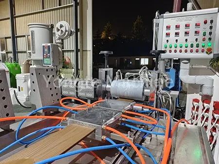 WPC ခြံစည်းရိုးပြုလုပ်သည့်စက်